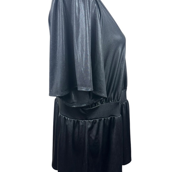 ⭐️ Host Pick ⭐️Torrid black liquid fabric look short sleeve top size 2-2X/18-20 - Picture 6 of 11